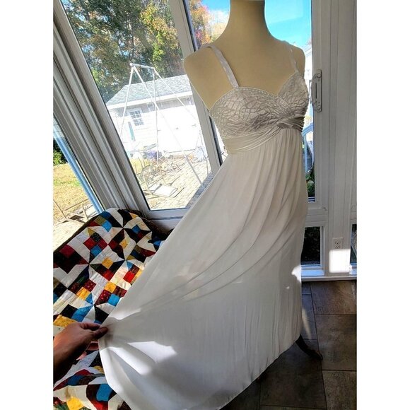 Beautiful Hailey Wedding Dress by Adrianna Papell - Picture 9 of 13